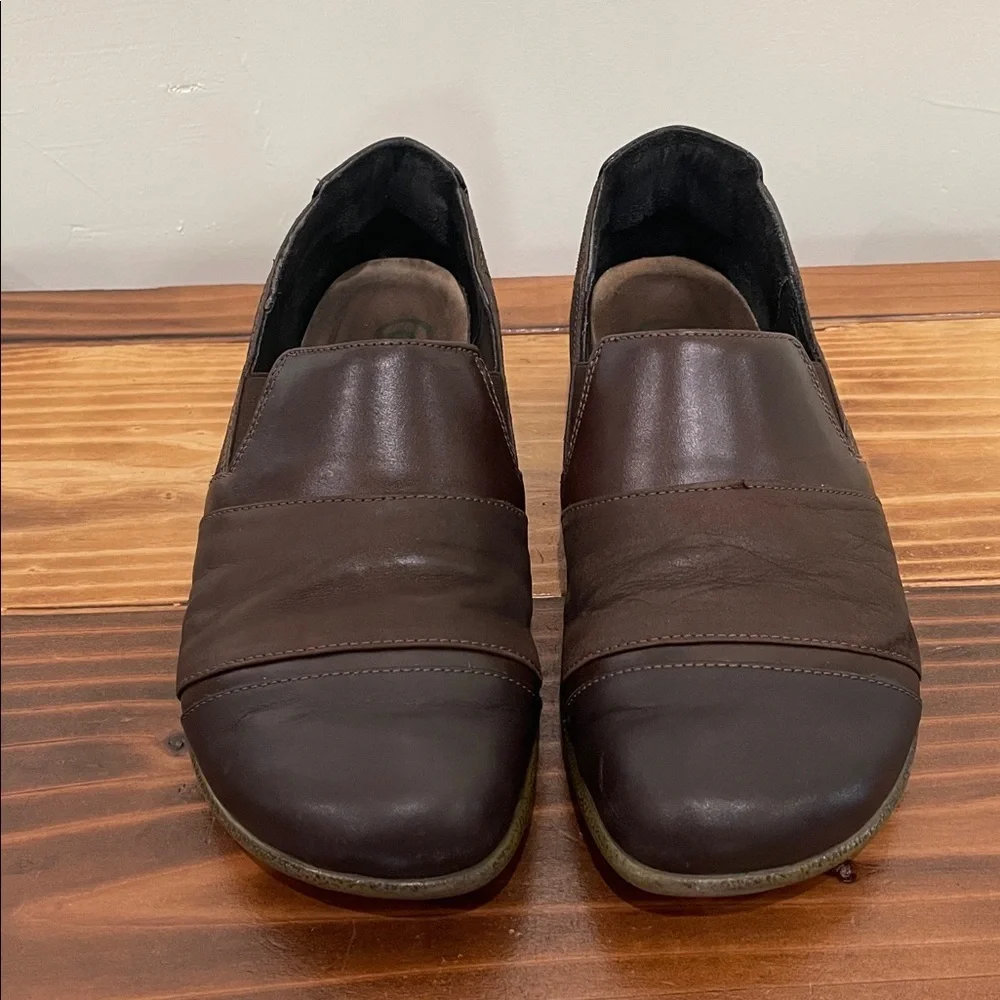 Naot Miro Flat Leather Comfort Shoes Women's Size EU 37 (US 6)